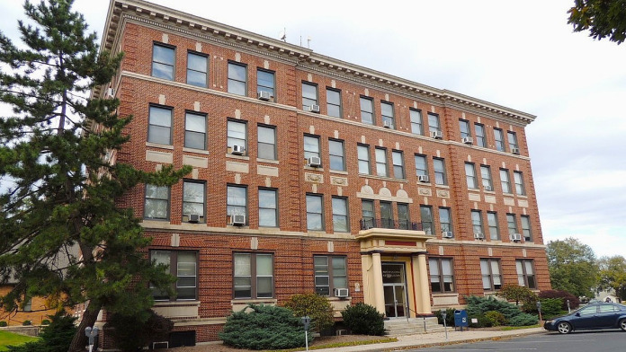 Roxbury Treatment Center, Chambersburg, Pennsylvania, 17201