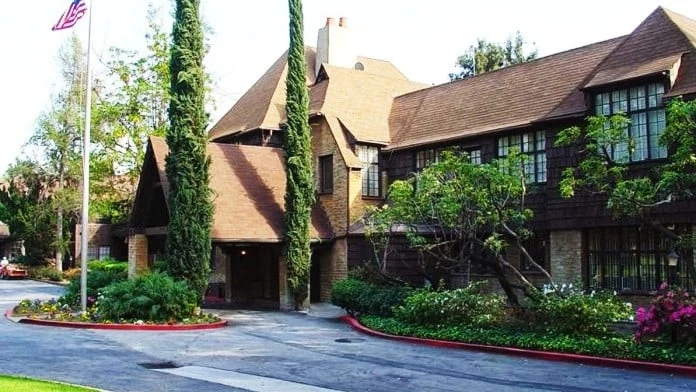 Aurora Las Encinas Hospital, Pasadena, California, 91107