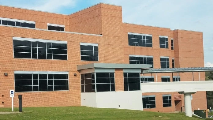 Henry County Medical Center - Lake Haven, Paris, Tennessee, 38242